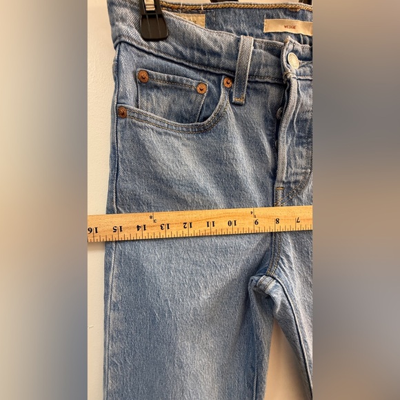 Levi’s Premium Wedgie Straight Jeans Light Wash 24 - Picture 6 of 14